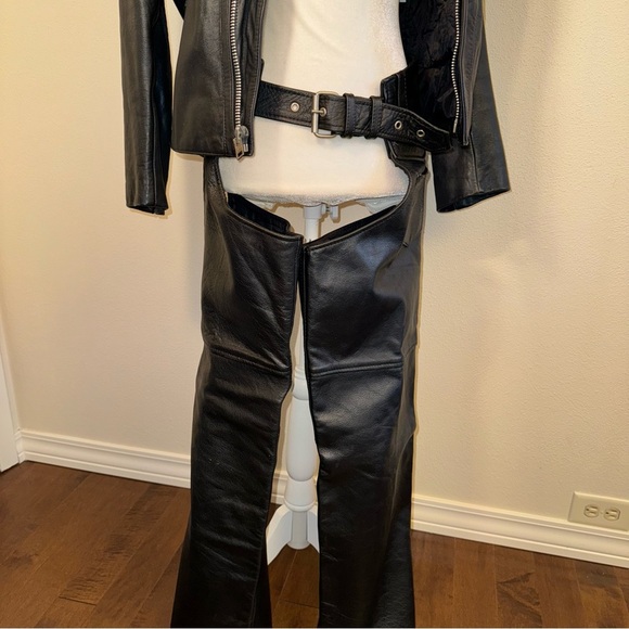 Interstate Black Leather Motorcycle Chaps - Picture 5 of 16